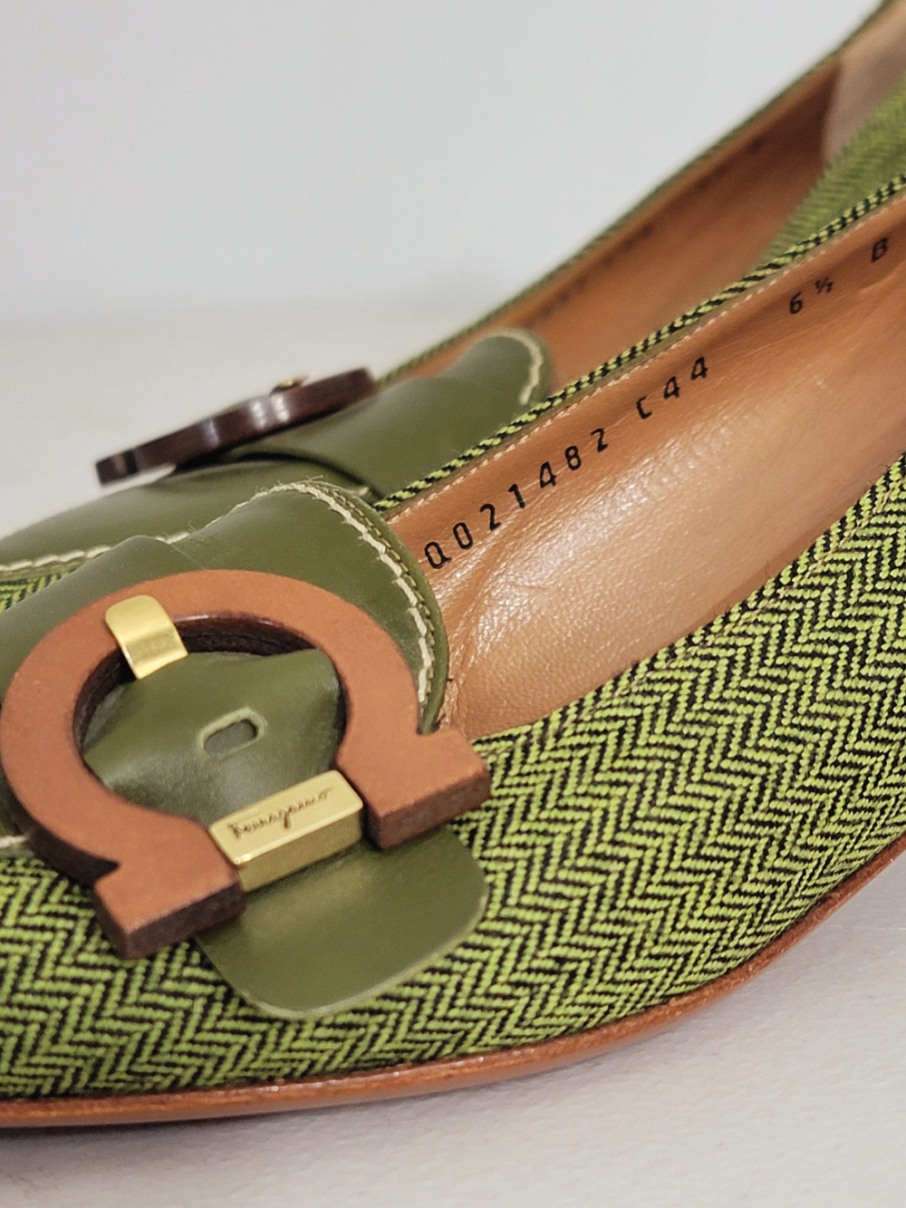 NEW Salvatore Ferragamo Herringbone Tweed Gancini Pumps Green 6.5B - Picture 4 of 13